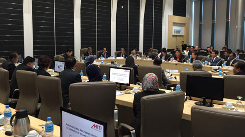 YBM MITI, YB Dato’ Sri Mustapa Mohamed chaired a high-level Roundtable Meeting with eCommerce stakeholders on 30 August 2016_7