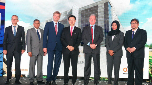 YB Datuk Chua Yong Officiates the Roofing Ceremony of Osram's new Production Site