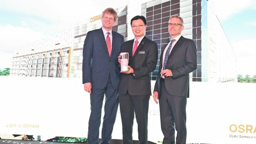 YB Datuk Chua Yong Officiates the Roofing Ceremony of Osram's new Production Site