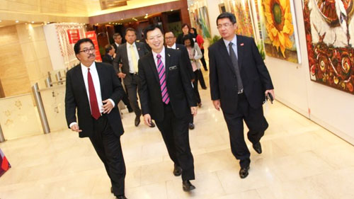 Official Visit by YBTM (Trade) YB Datuk Chua Tee Yong to MIDF 